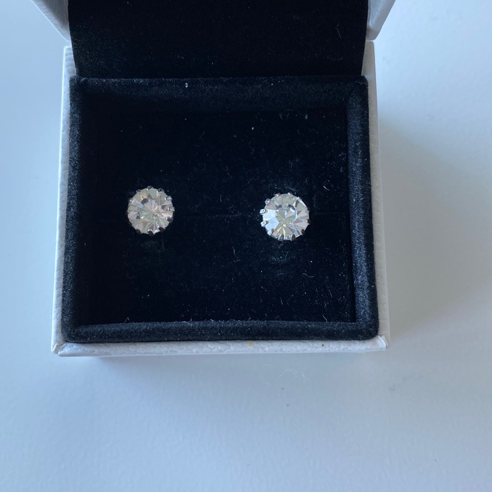 Diamond studs